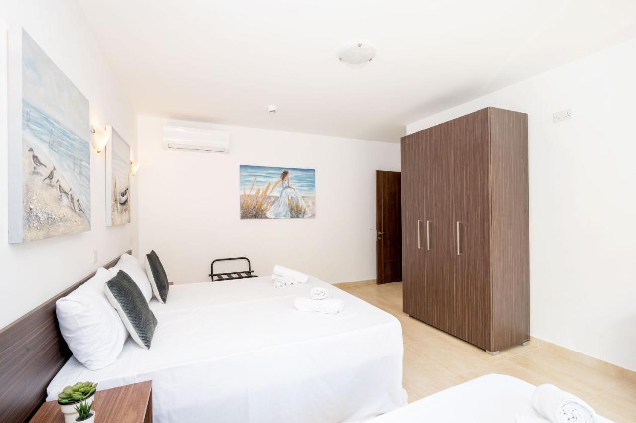 Islet Promenade Seafront 1 Bedroom Apartment With Sea View Balcony By Getawaysmalta St. Paul's Bay Exterior foto